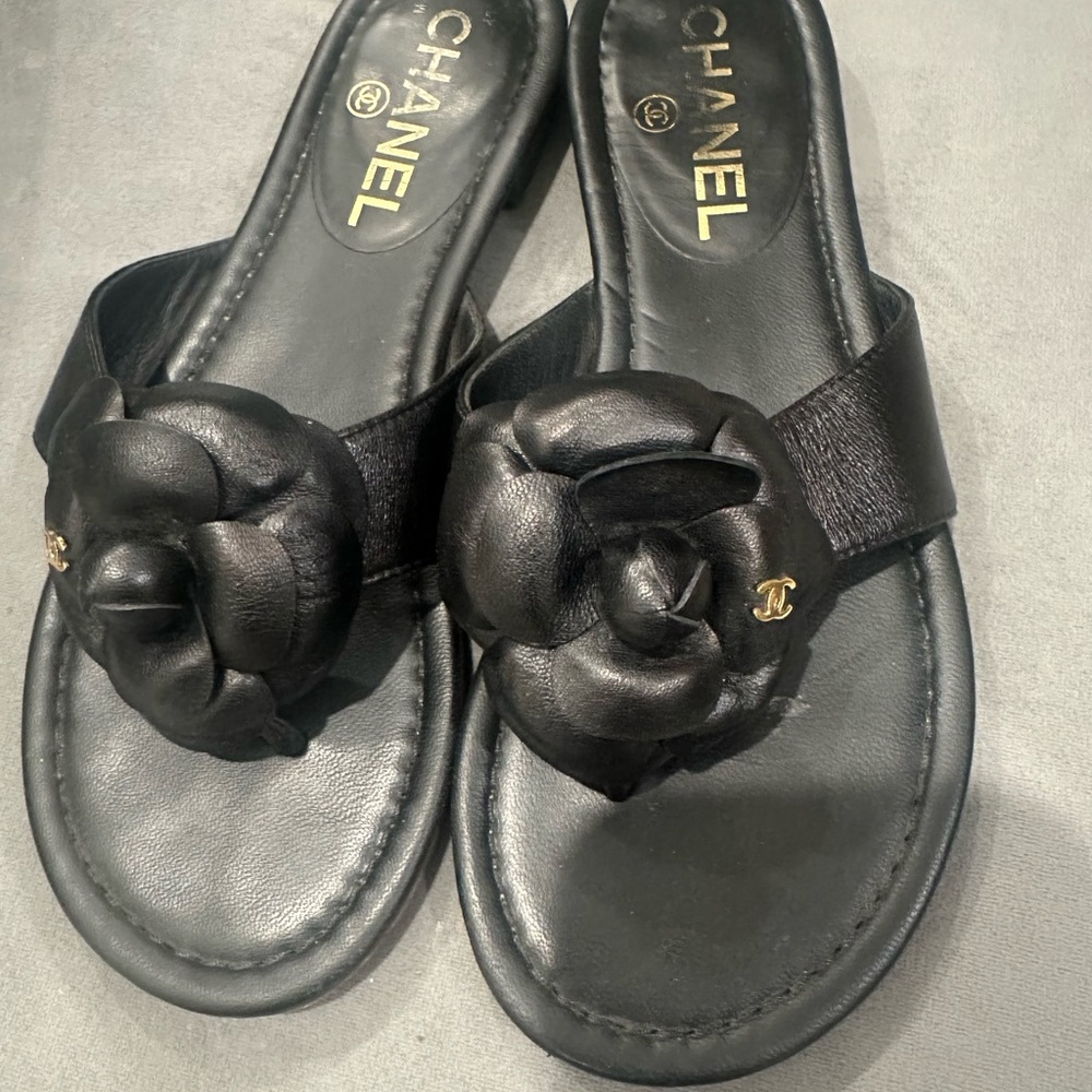 CHANEL Black Leather Floral Sandals